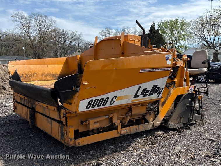 2002 Lee-Boy 8000C paver - FC4556