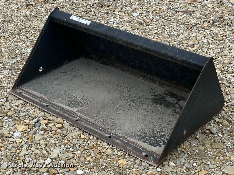 2016 Paladin skid steer bucket - FC5325