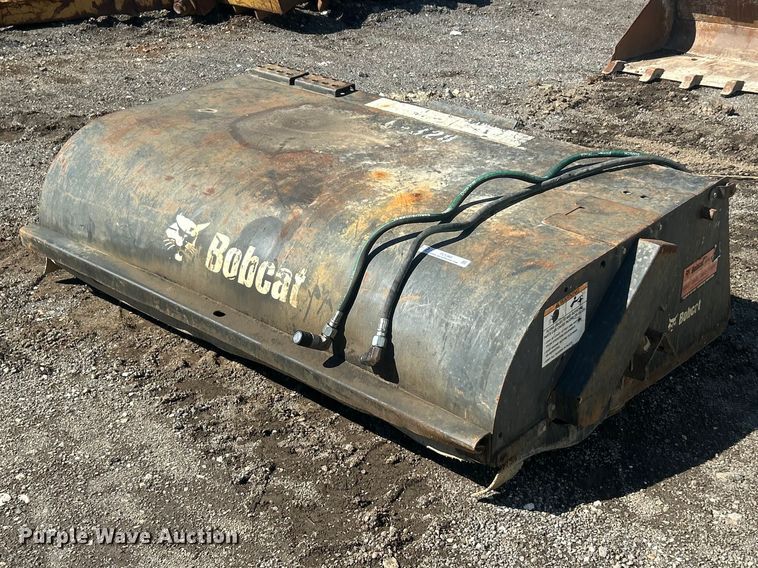 2015 Bobcat 72 Sweeper skid steer sweeper - FC5360