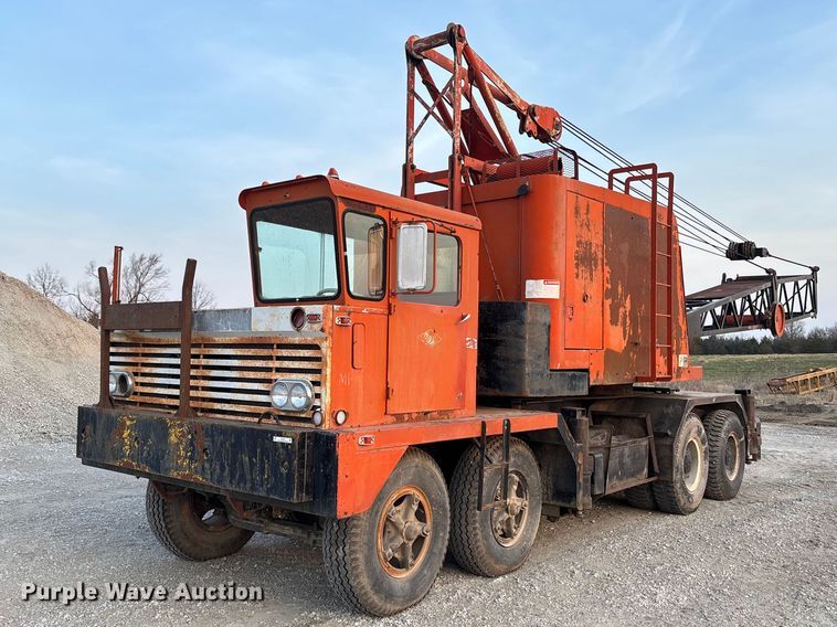 1975 FMC 75T-080 convertible - FC5544