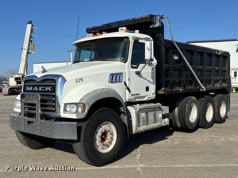 2018 Mack GU713 dump truck - FC5566