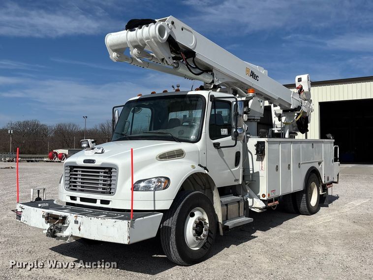 2011 Freightliner M2 bucket truck - FG0198