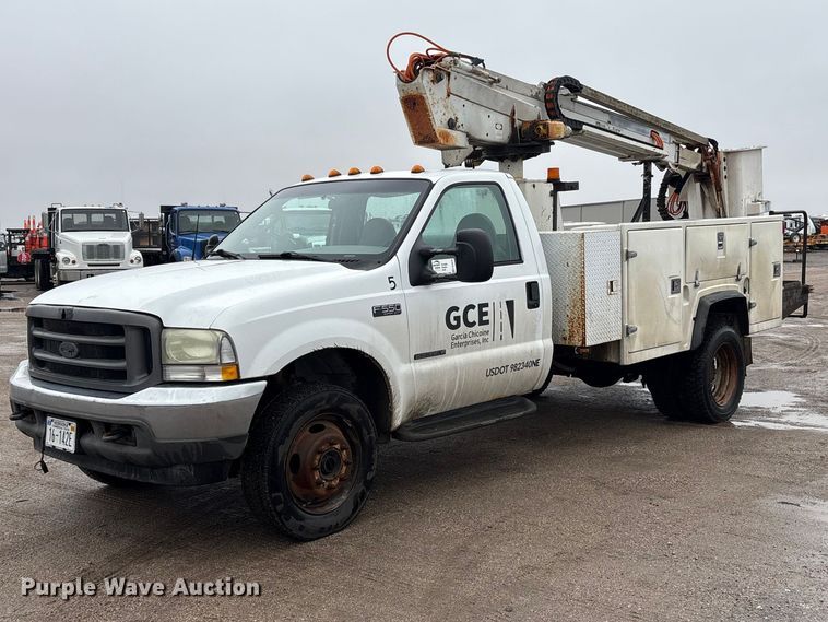 2003 Ford F550 bucket truck - FG2839