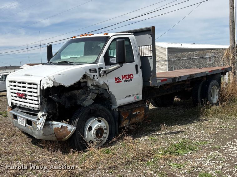 2006 GMC C6500 flatbed truck - FG2872