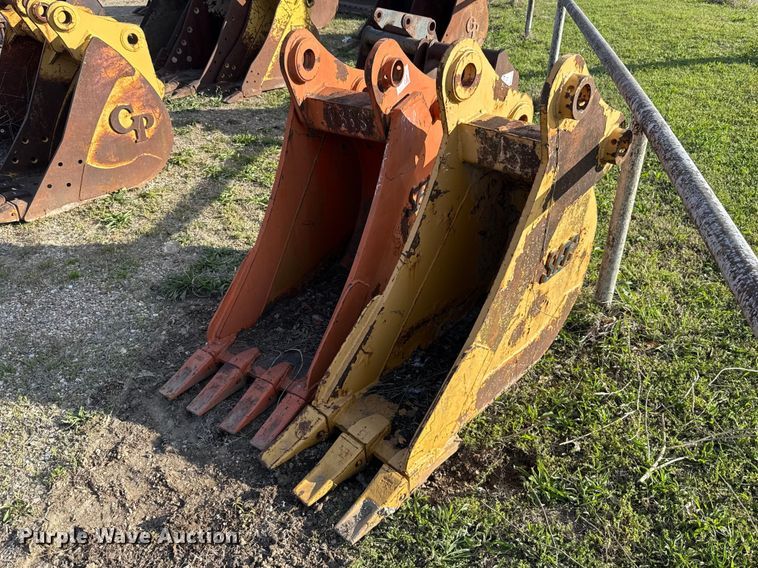 (2) SEC excavator buckets - FH6506