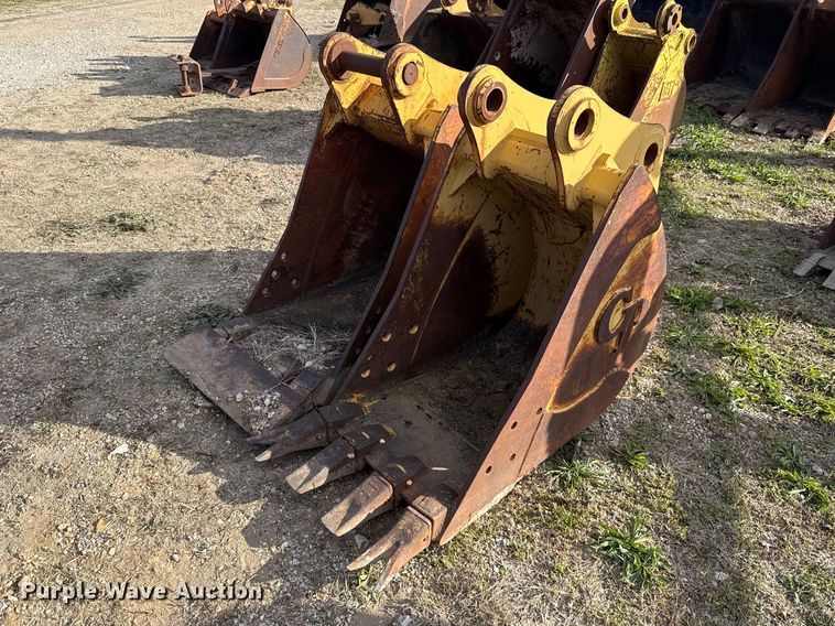 (2) C&P excavator buckets - FH6513
