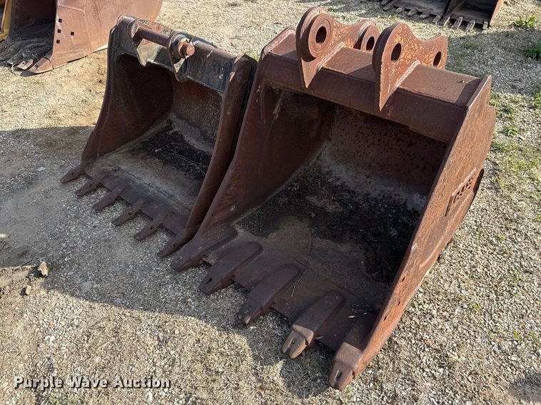 (2) excavator buckets - FH6535