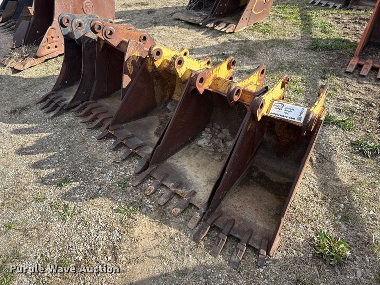 (5) excavator buckets - FH6548
