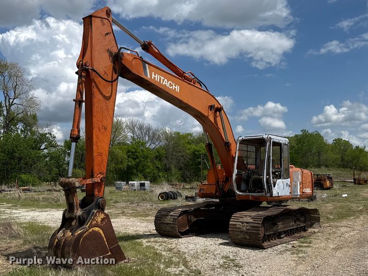 1993 Hitachi EX200LC-2 excavator - FH6599