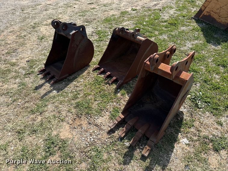 (3) excavator buckets - FH6613