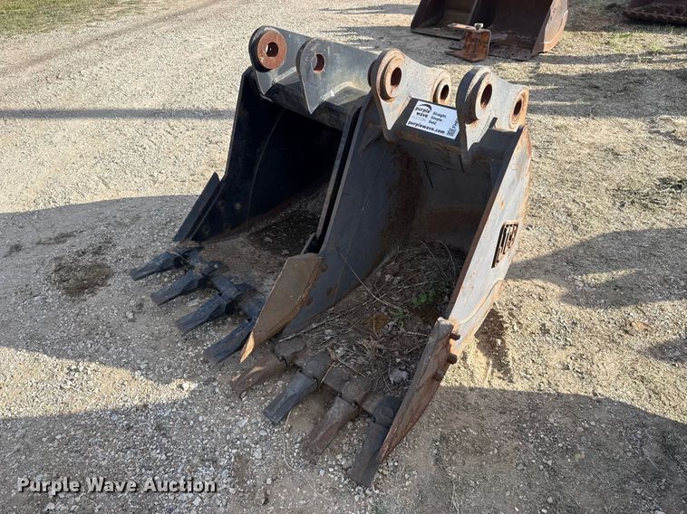 (2) excavator buckets - FH6617