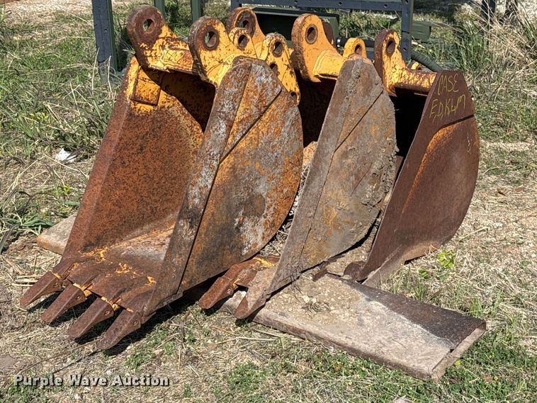 (3) backhoe buckets - FH6618