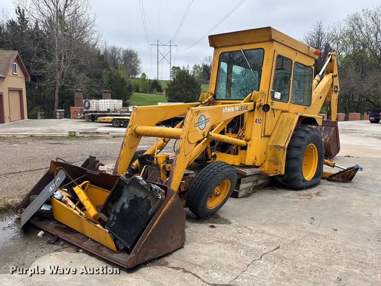 John Deere 410 backhoe - FH7049