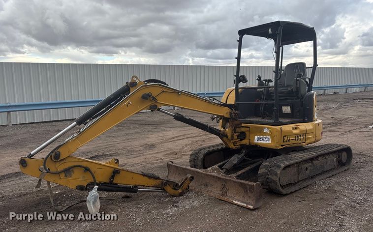 2016 Caterpillar 304E2 CR mini excavator - YA1454