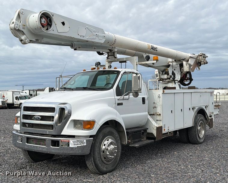 2005 Ford F750 Super Duty bucket truck - YA2001