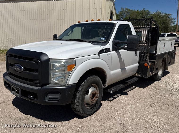 2012 Ford F350 Super Duty flatbed pickup truck - DH1942