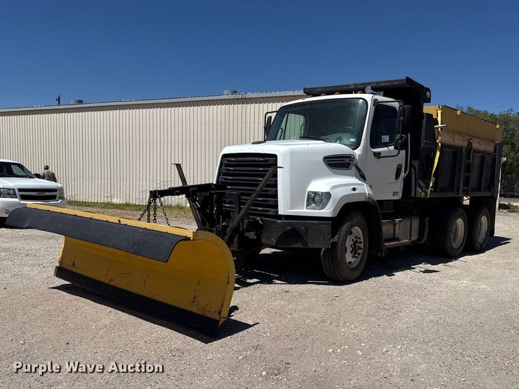 2013 Freightliner 108SD dump truck - DH1944