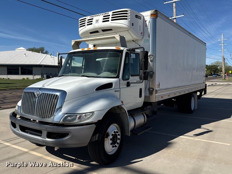 2008 International 4300 box truck - DH1947