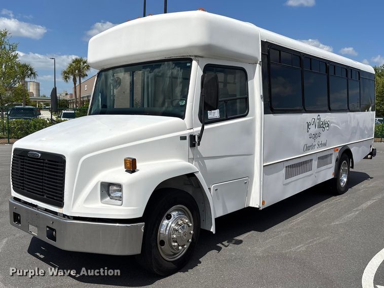 2002 Champion Freightliner FB65 shuttle bus - DU0423