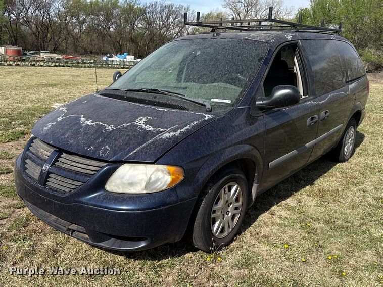 2005 Dodge Grand Caravan SE van - DZ5441