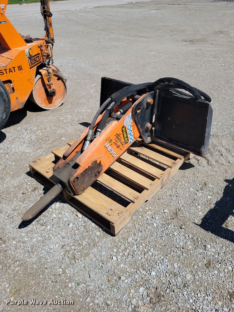 Stanley MB356 skid steer breaker - EE0947
