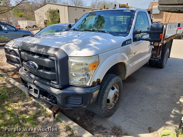 2013 Ford F350 Super Duty XL flatbed pickup truck - EO7223