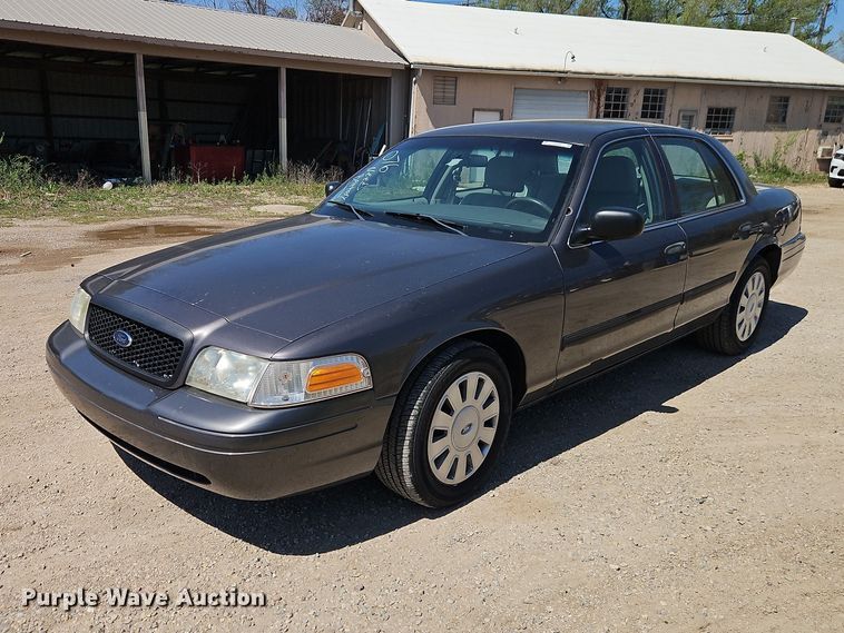 2010 Ford Crown Victoria Police Interceptor passenger vehicle - EO7228