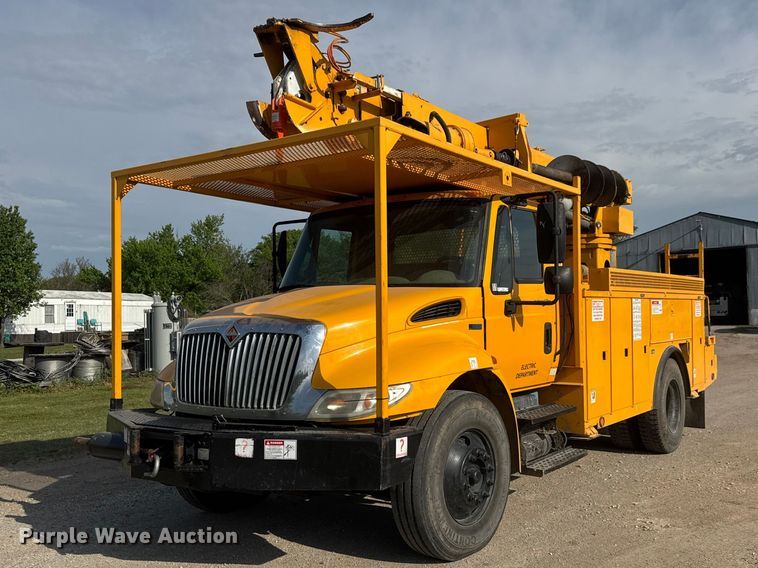 Digger Derrick Truck For Sale In Oklahoma | Purple Wave Auction
