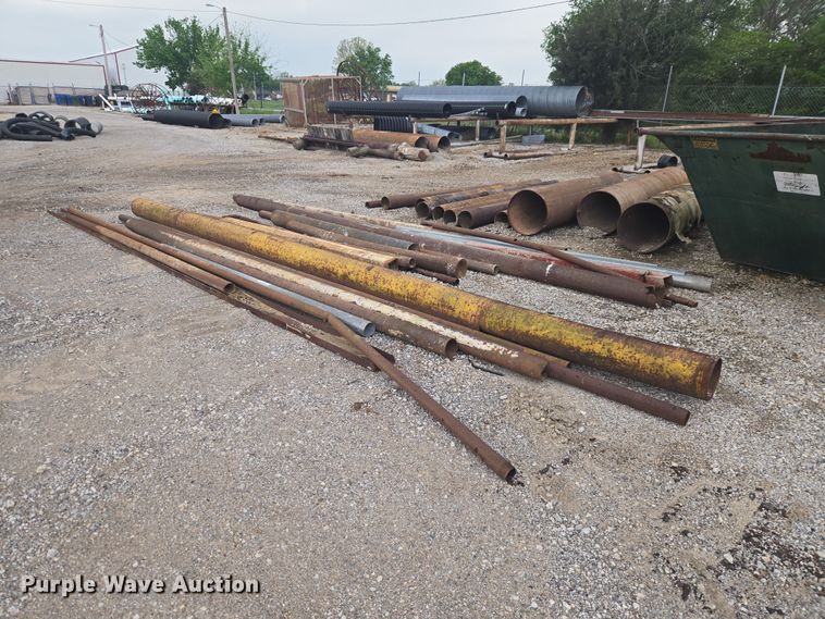 Approximately 36 pieces of pipe - ET5104