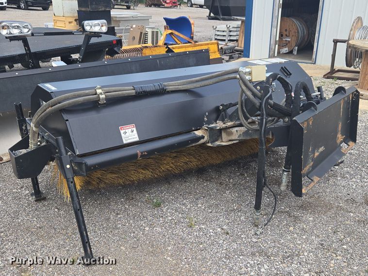 John Deere BA84 skid steer broom - ET5118