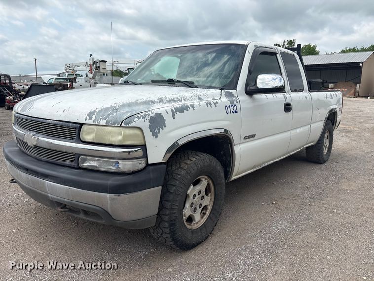 2001 Chevrolet Silverado 1500 Ext. Cab pickup truck - ET5125