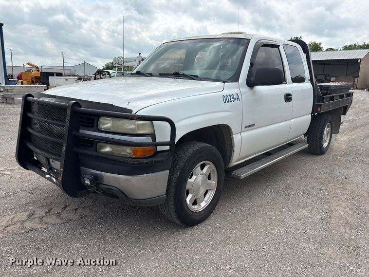 2000 Chevrolet 1500 Ext. Cab flatbed pickup truck - ET5132