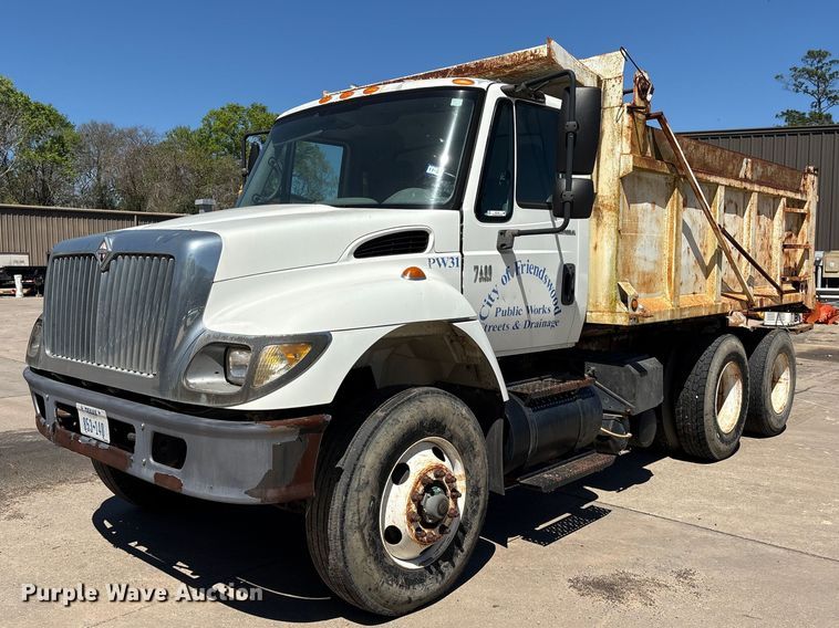 2003 International 7400 dump truck - EU7440