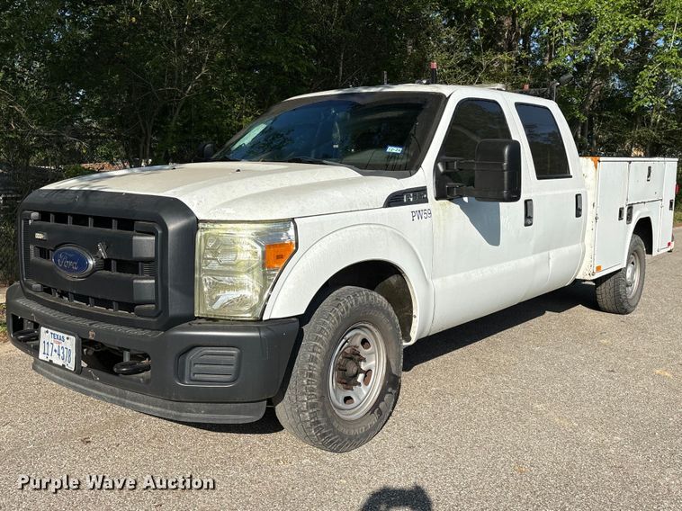 2014 Ford F350 Super Duty Crew Cab utility bed pickup truck - EU7474