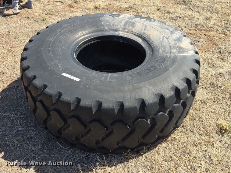 Michelin 23.5R25 tire - EV5835