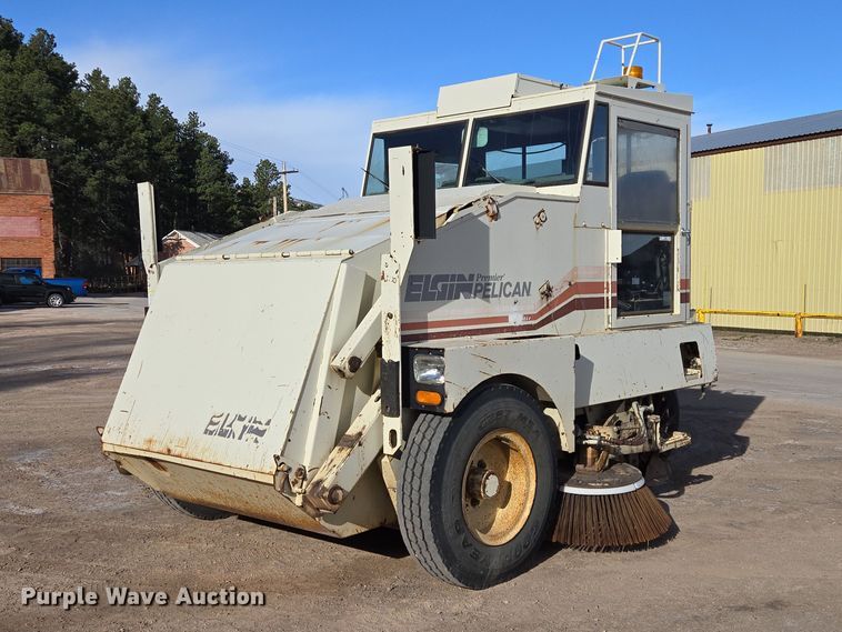 1990 Elgin Pelican street sweeper truck - EV5845