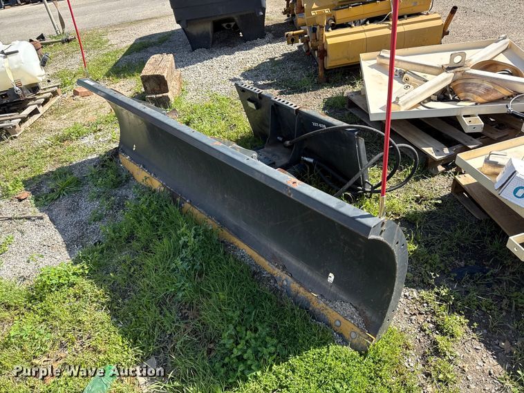 Bobcat skid steer snow plow - EV7675