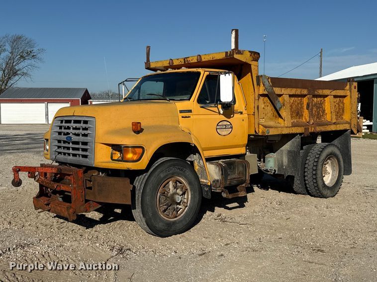 1997 Ford F800 dump truck - EV7693