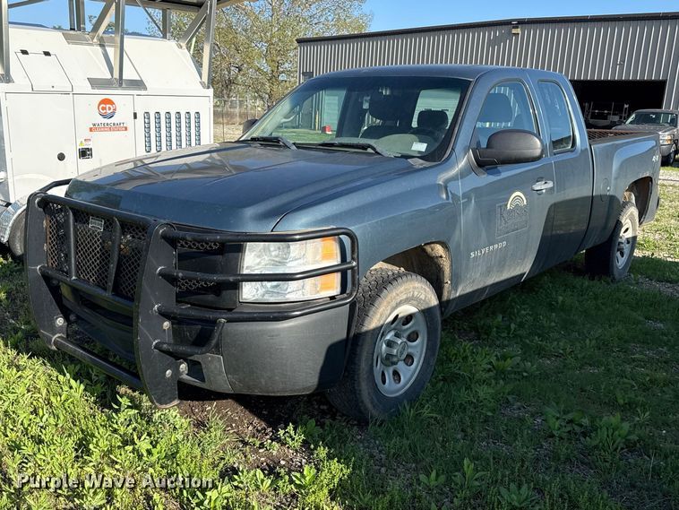 2012 Chevrolet Silverado Ext. Cab pickup truck - EV7710