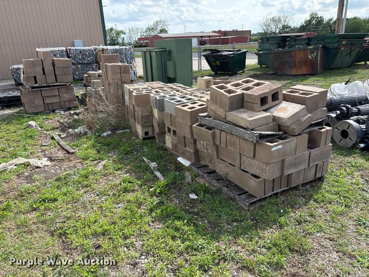 Approximately 300 concrete blocks - EW1523