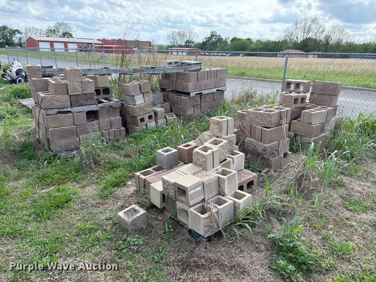 Approximately 150 concrete blocks - EW1524