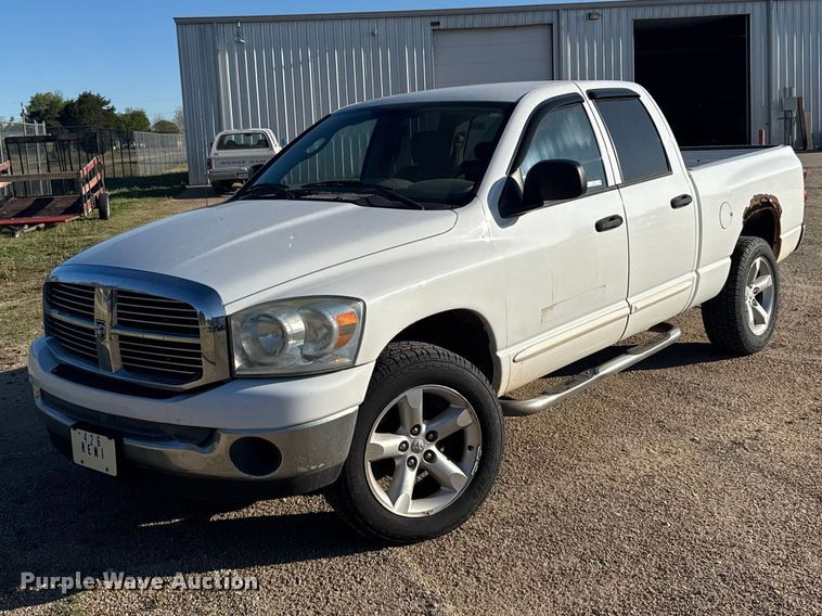 2007 Dodge Ram 1500 Ext. Cab pickup truck - FB7186