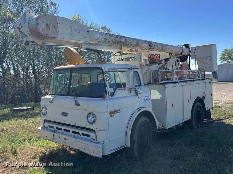 1988 Ford C8000 bucket truck - FB7190