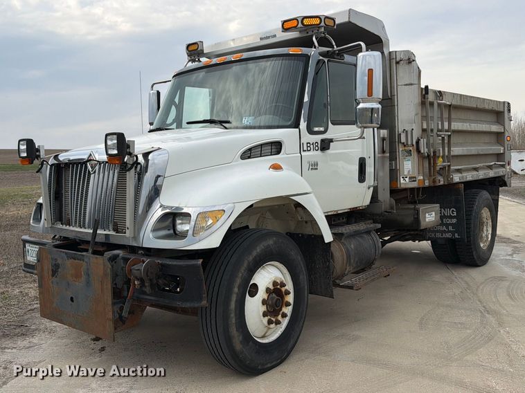 2006 International 7400 dump truck - FB8041