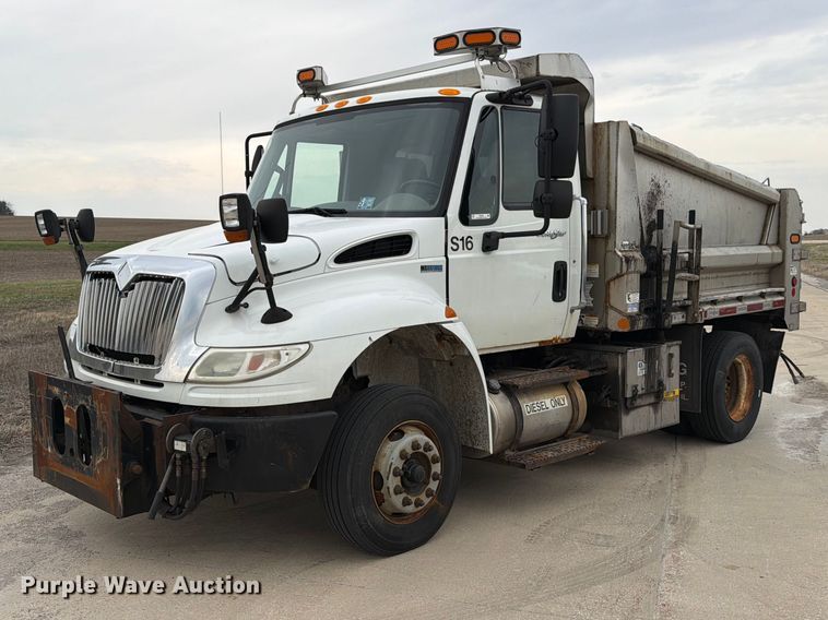 2013 International 4300 dump truck - FB8042