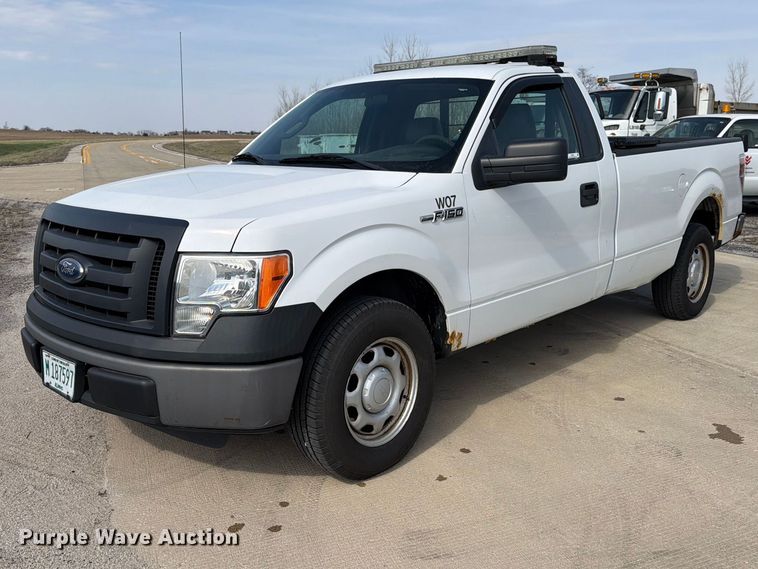 2012 Ford F150 pickup truck - FB8044