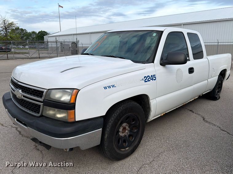 2006 Chevrolet Silverado 1500 Ext. Cab pickup truck - FC3019