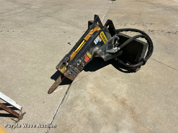 Stanley MB05 skid steer breaker - FC5424