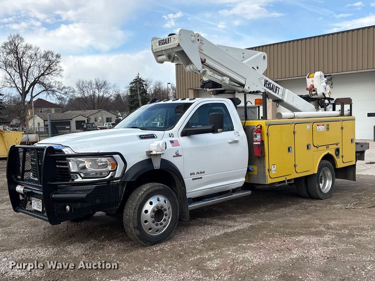 2019 RAM 5500 bucket truck - FG2870