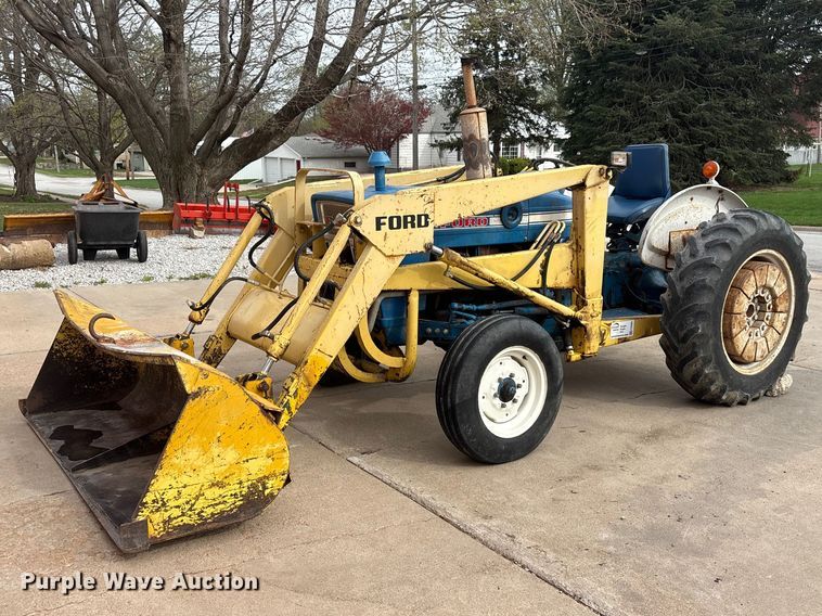 1971 Ford 3000 tractor - FG2882